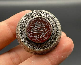 Ancienne tradition afghane grande bague plaquée argent avec écriture islamique sculptée sur pierre d’agate