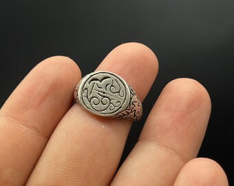 Underbar vintage handgjord afghansk Kuchi-ring med graverad islamisk text på massiv silverring från Afghanistan