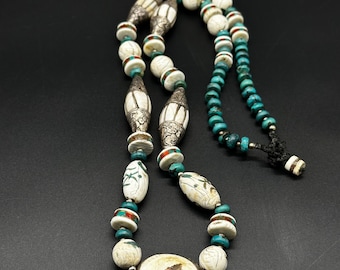Oude Tibetaanse schelpkralen ingelegde turquoise kralen Tibetaans zilveren kralen ketting