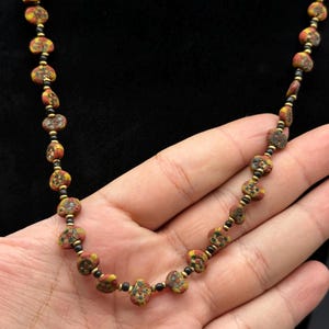 Antike byzantinische römische Glasperlen Halskette - Wunderschöne Rot & Gelb mit grünen Mosaikperlen - Vintage Mosaikschmuck