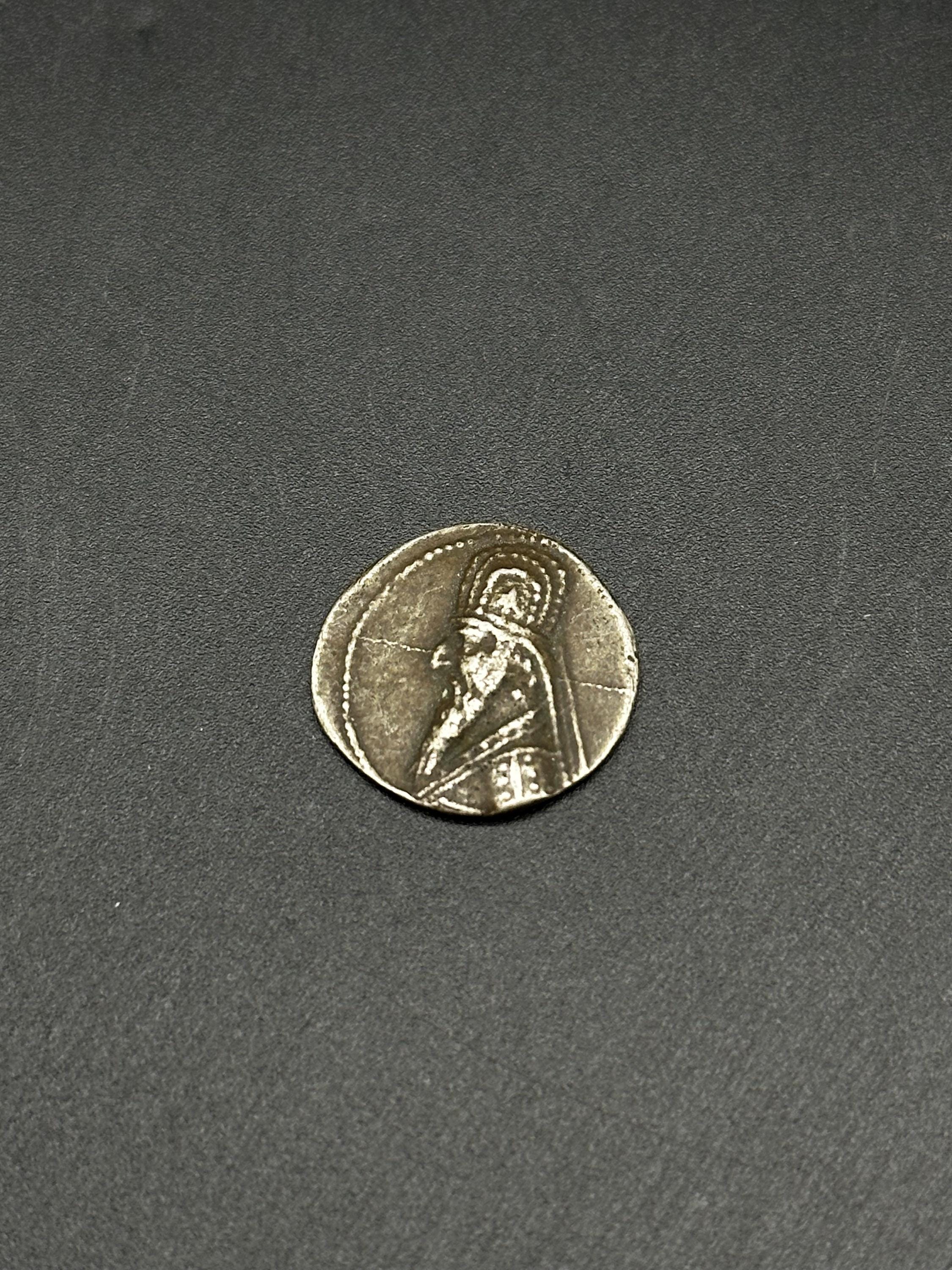 非常にゴージャスでユニークなギリシャのミトラダテス II ドラクマ