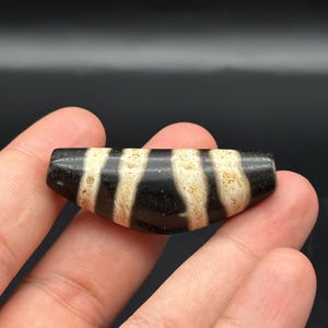 Antiker Himalaya Schwarz-Weiß gestreifter Achat, Phum Amulett Anhänger