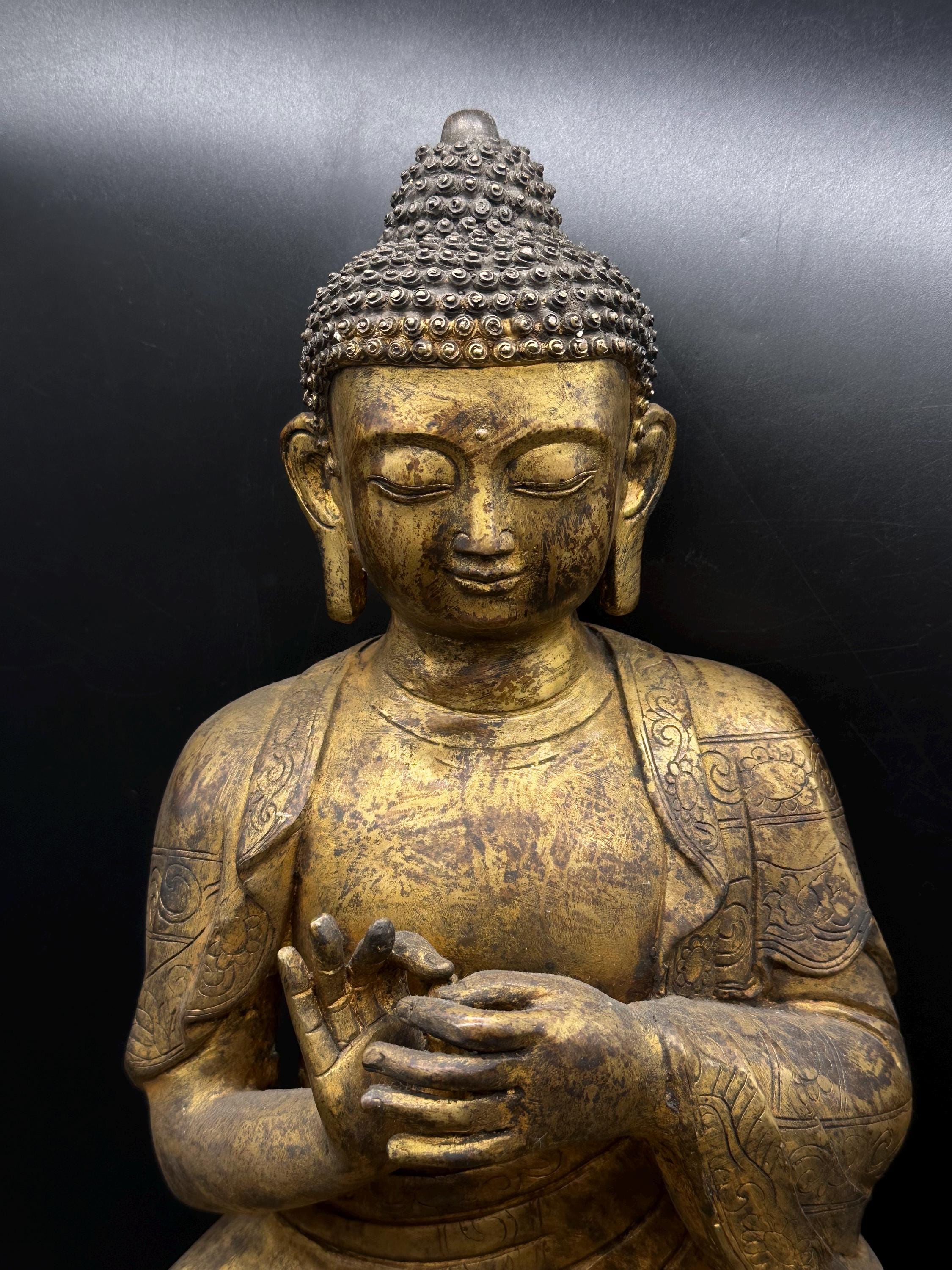 18金メッキブロンズ製釈迦牟尼仏像、古いチベット仏教寺院の像