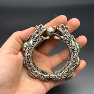 古代ローマのバングル、ブレスレットに刻まれた雄羊、ローシルバー