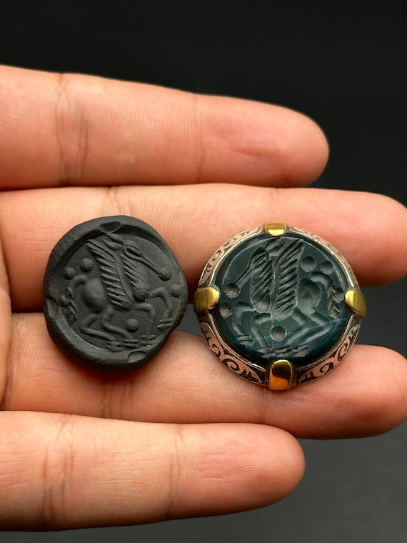 Unique Solid Silver Ring With Green Agate Carved … - image 1