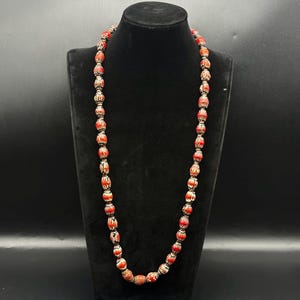 Collier de perles anciennes de commerce vénitien avec perles de couleur rouge et blanche