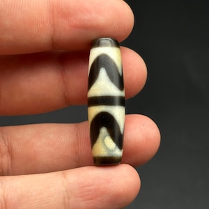 Old Ancient Tibetan Himalayan Chong Dzi Spiritual Amulet Agate Bead, Old Beads