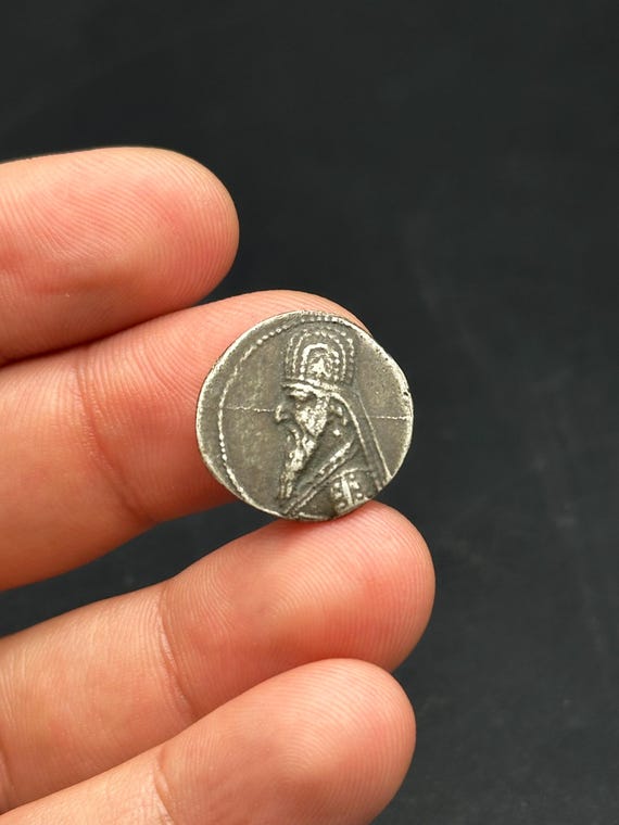 非常にゴージャスでユニークなギリシャのミトラダテス II ドラクマ