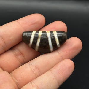 Old Ancient Himalayan Stripes Black And White  Amulet Phum Old Antique Bead Pendant Amulet Agate Bead, Old Beads