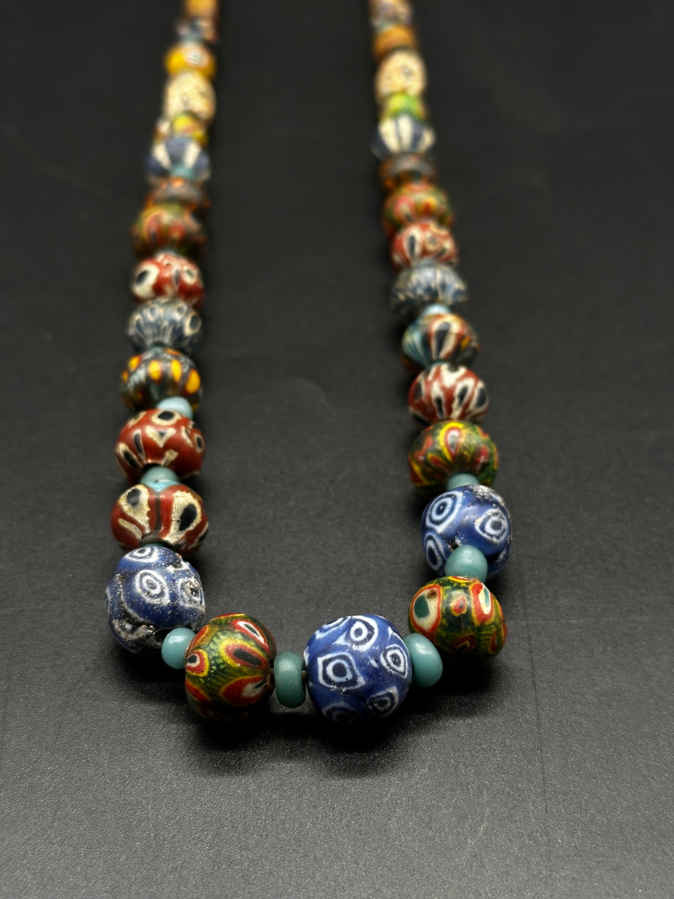 非常に美しい古代ビザンチンローマのガラスビーズ、モザイクビーズ