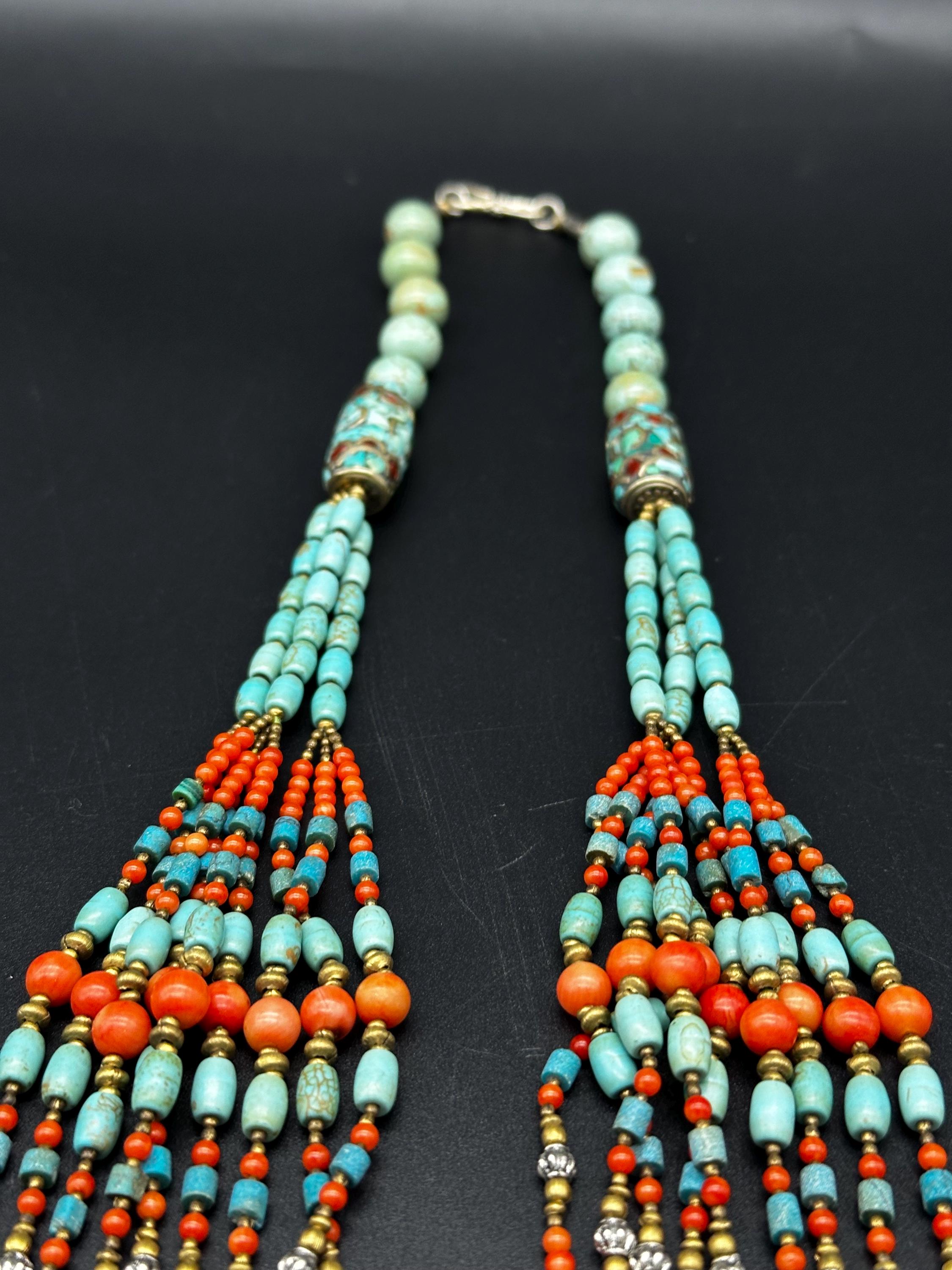 Collier Tibetano En Résine Ambre Avec Incrustations De Corail Et Turquoise - Style Boho