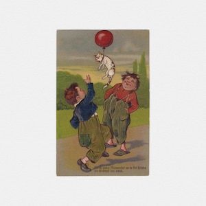 1900s Animal Abuse Chromo Postkarte | Antike unbenutzte geprägte chromolithographische Postkarte von Kätzchen an Ballon gebunden, Paul Finkernath Berlin