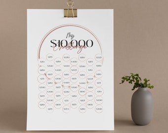 Puede incluir: Un gráfico imprimible con un círculo rosa alrededor del texto "My $10,000 Challenge". El gráfico está lleno de círculos que contienen cantidades en dólares que van desde $ 25 hasta $ 400.