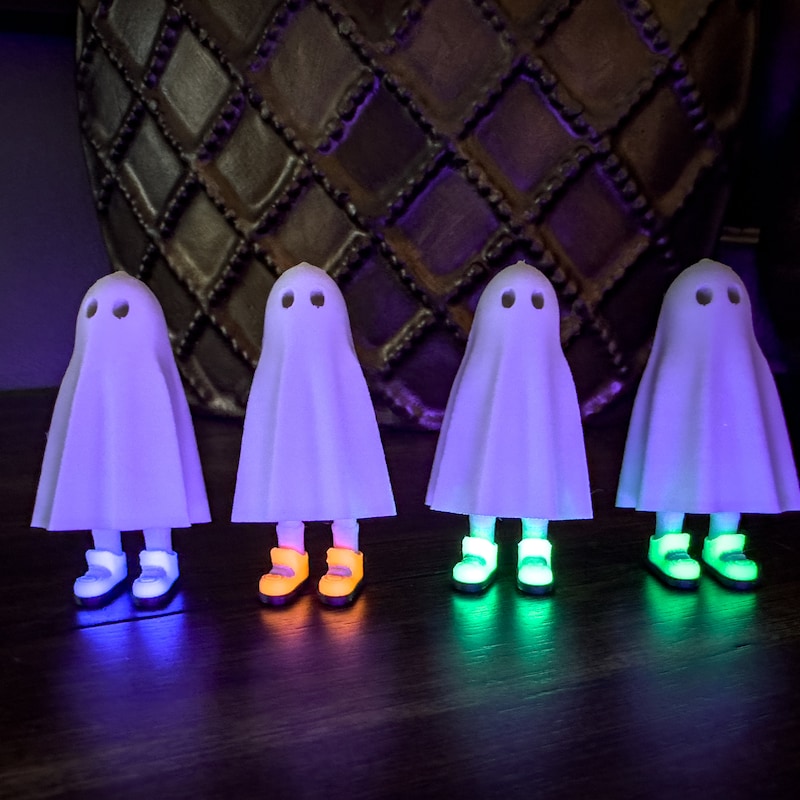 👻Free Personalization👻🎁Buy more Save more🎁Fluorescent Ghost Keychain With Hidden Feet, Multiple Colors, 3D Printed Ghost