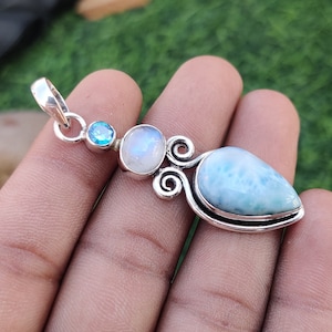 Pingente de cura energética de topázio azul com pedra da lua Larimar • Pingente de cura de cristal • Pingente minimalista, pingente de três pedras, itens de presente adoráveis***