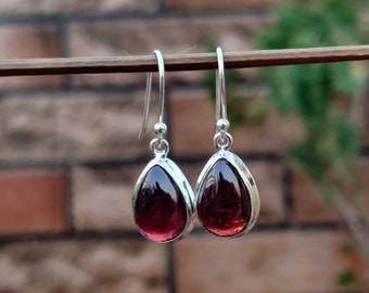 Pendientes de granate rojo natural, pendientes de lágrima delicados, pendientes hechos a mano, pendientes de granate de bisel, plata de ley 925, regalo para ella, artículo de regalo