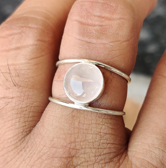Center Round Apatite Smooth Band Ring Center Round Apatite Smooth Band Ring