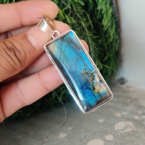 Blå eld labradorithänge: Handgjorda vintagesmycken i 925 sterlingsilver