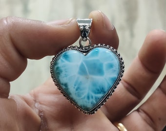 Colgante de larimar en forma de corazón, plata de ley 925, joyería artesanal.
