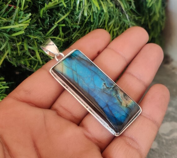 Pendentif Main En Labradorite Bleu Feu – Fait Main, Pierre Naturelle