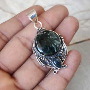 Natürlicher Seraphinit Armreif, hochwertiger Seraphinit Armreif, Cabochon Seraphinit Armreif, schöner Armreif, 925 Sterling Silber Anhänger
