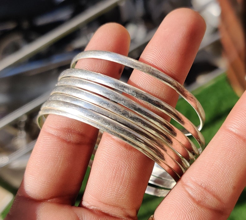 Hermoso conjunto de brazaletes de plata Juego de brazaletes de plata de ley 925 hechos a mano Brazalete de 7 días Brazalete de conjunto simple 7 brazaletes que activan Brazaletes apilables imagen 3