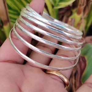 Hermoso conjunto de brazaletes de plata Juego de brazaletes de plata de ley 925 hechos a mano Brazalete de 7 días Brazalete de conjunto simple 7 brazaletes que activan Brazaletes apilables imagen 5