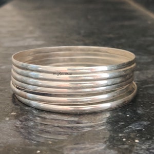 Hermoso conjunto de brazaletes de plata Juego de brazaletes de plata de ley 925 hechos a mano Brazalete de 7 días Brazalete de conjunto simple 7 brazaletes que activan Brazaletes apilables imagen 6