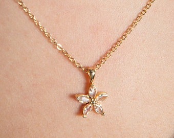 Gold Dainty Flower Necklace, Flower Pendant, Minimalist Floral Necklace, Everyday Necklace, Perfect Gift for Her, Girlfriend Gift