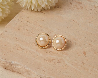 Dainty Pearl Stud Earrings, Everyday Pearl Jewelry, Freshwater Pearl Earrings, Minimalist Earrings, Bridesmaids Gifts, Bridal Earrings