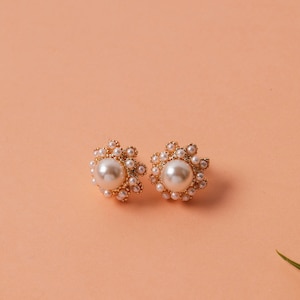 Pendientes de perlas, delicados pendientes de perlas de agua dulce, joyas de perlas para uso diario, pendientes apilables minimalistas, regalos para damas de honor, regalo para ella