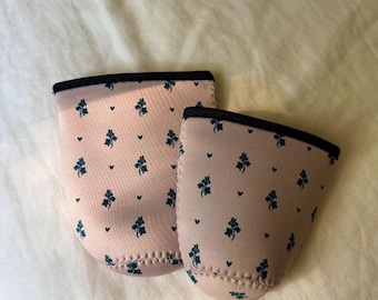Violet Floral Iced Coffee Sleeve: Grandma Core Vintage Coffee Drink Cover