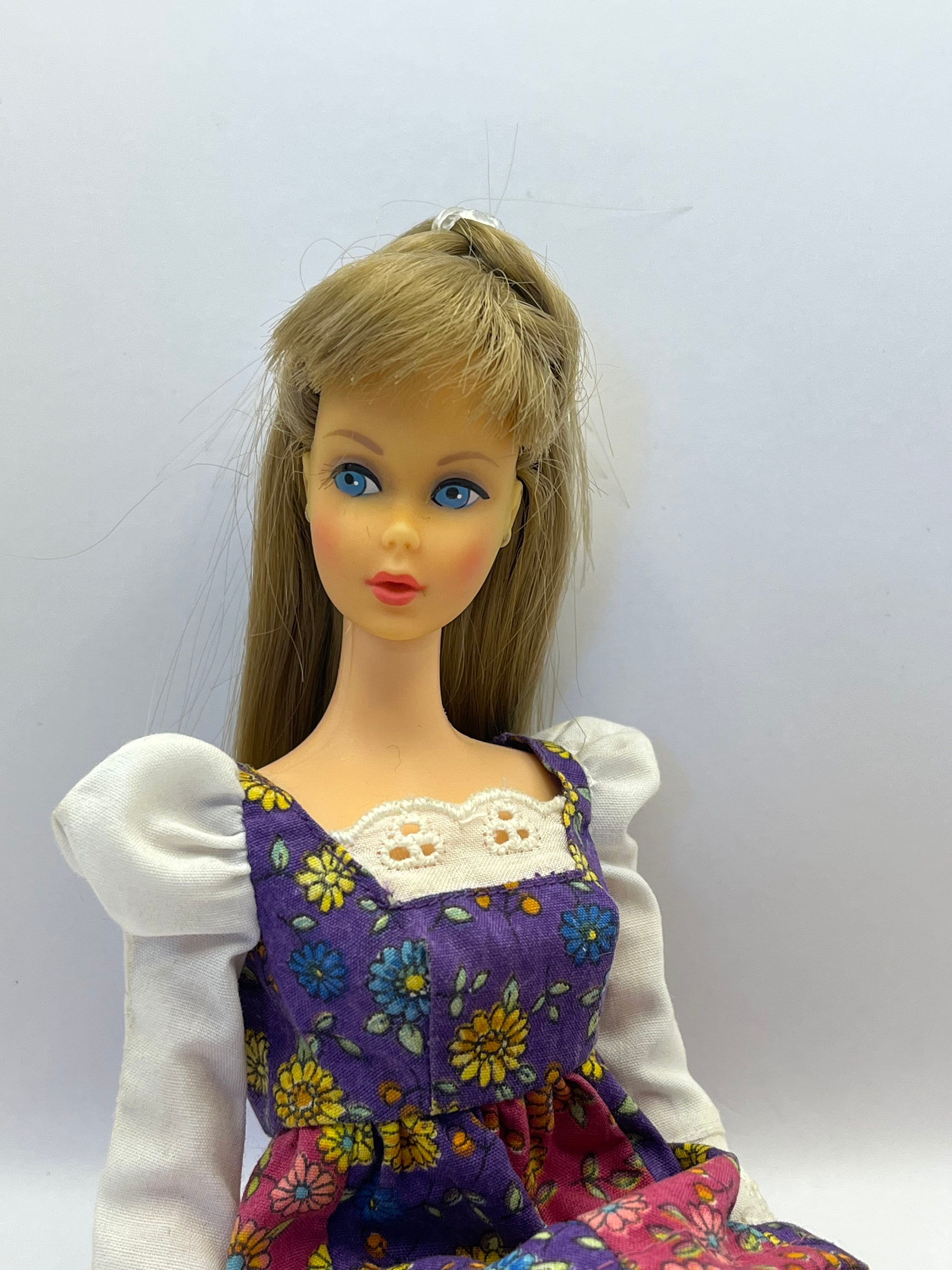 Vintage Twist ‘n Turn Barbie in “Picture Me Pretty” Dress - craibas.al.gov.br