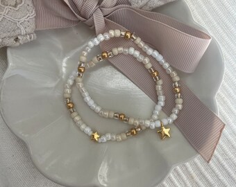 Handgemachte Armbänder mit Sternen - Perlenarmband - Glücksbringer - Sternenarmband - weiß gold beige creme Farbverlauf ombre - heyperla