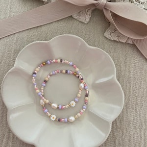 Pulsera con flores y perlas de agua dulce • rosa, morado, beige, dorado, plateado • pastel • delicada pulsera de perlas • pequeñas flores • filigrana, delicada • heyperla