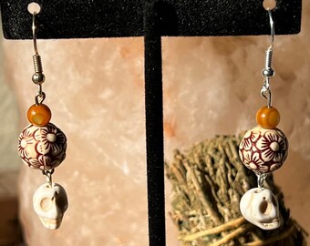 Skull earrings | dangle | gold/silver | neutral | lightweight | simple | nickel free | fall | Halloween