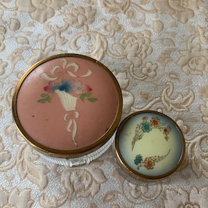 Set of 2 lidded glass cosmetic jars Art Deco powder jars with gold lid, pink & blue with roses, vanity or dressing table decor 1940