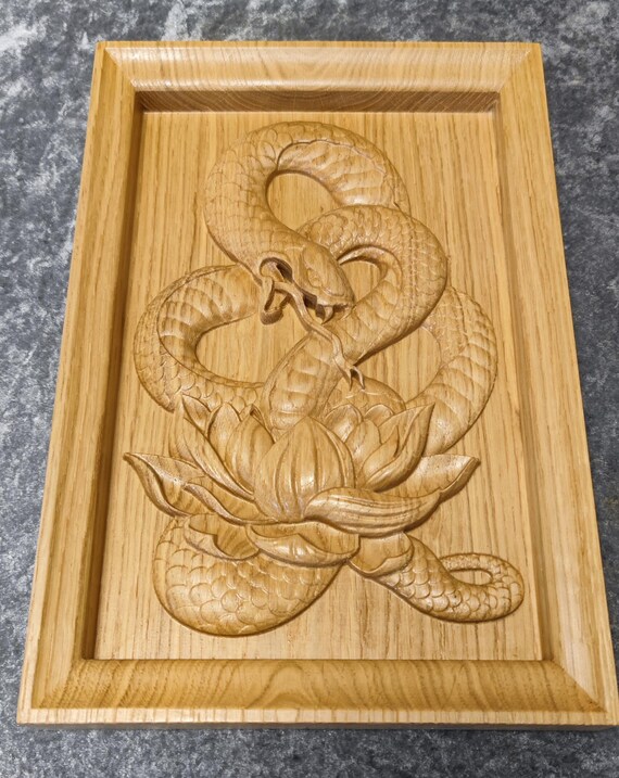 【購入価格10万円】高級二胡セット／蛇皮良好／彫刻入り／ハードケース付 蓮の花をつけた木彫りの蛇 | 天然ハードワックス仕上げ | 蛇の彫刻