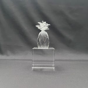 Crystal Gem-cut Pineapple Figurine with Base, Gift, Paperweight, Award, Home Decor, Blank or Engraved, Gift for Pineapple Themed Events.