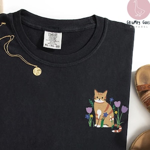 Embroidered Orange Cat Cottagecore t-shirt, Ginger Cat shirt, Wildflower crewneck, Cat lover gift, Gift for Daughter, Cute Cat mom shirt