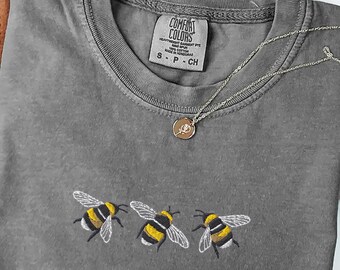 Embroidered Bumble Bee Shirt, Cottagecore Bee Shirt, Nature Lover Gift, Botanical Insect Tee, Insect Shirt, Spring Summer Outfit