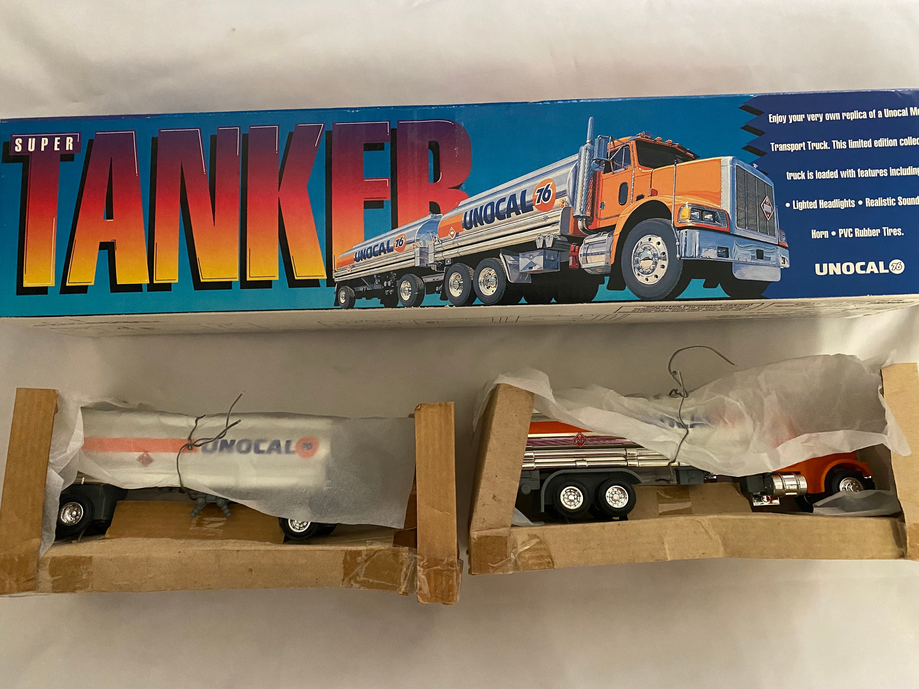 ★ UNOCAL76 SUPER TANKER（ユノカル76・スーパータンカー) Unocal 76 1995 Super Tanker Limited Edition Collectors Model