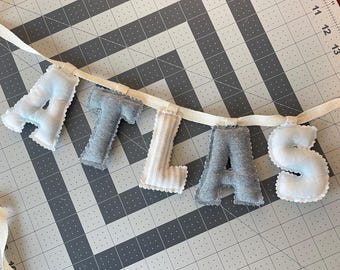 MINI Namensbanner aus Stoff – Personalisierte Namensgirlande, Geburtsanzeige, handgefertigte Erinnerungsdekoration
