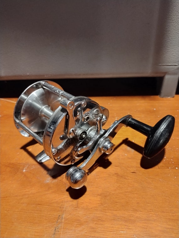 ANCIEN MOULINET DE pêche Mitchell 324 Dans Sa Boîte EUR 15,00 - PicClick FR