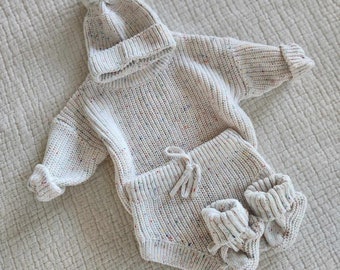 Newborn Booties- Part of Matching Set, Newborn Knitwear, Birth Announcement Outfit, Baby Shower Gift