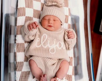 Geburtsankündigungs-Set - BISCOTTI, individuell gestickter Name Baby-Pullover & Shorts, personalisierter Pullover, Geburtsankündigungs-Outfit