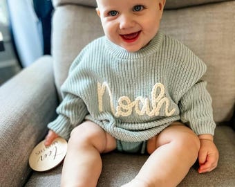 Himmelblauer Baby-Pullover, Hand bestickter Pullover, grobstrick Pullover, personalisierter Namenspullover, Babymitteilung, individuelles Babygeschenk