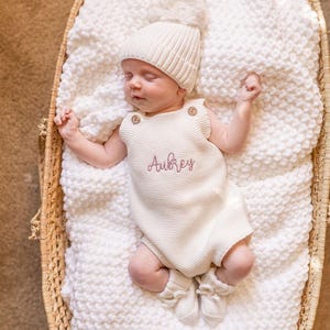 Mono de punto bordado personalizado, anuncio de nacimiento personalizado, anuncio de bebé, mono de cumpleaños bordado, regalo de baby shower