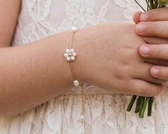 Flower Girl Pearl Bracelet, Pearl Daisy Bracelet, Mini Pearl Flower Bracelet, Wedding Jewelry, Flower Girl Gift, Junior Bridesmaid Gift