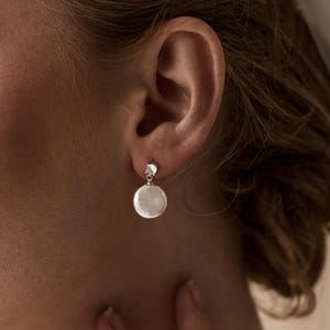 Baroque Pearl Earrings, Gold Bridal Earrings, Minimalist Drop Jewelry, Wedding Gift for Her, Unique Bridesmaid Earrings,Elegant Pearl Dangle